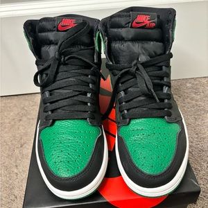 Air Jordan 1 Retro High OG Pine Green Sneakers